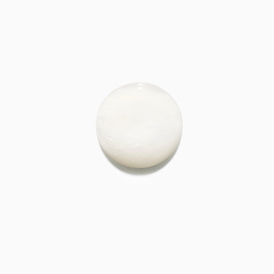 KÉRASTASE espuma ligera en cabello mostrando limpieza suave