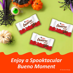 Corte de Kinder Bueno mini mostrando crema de avellana y oblea crujiente