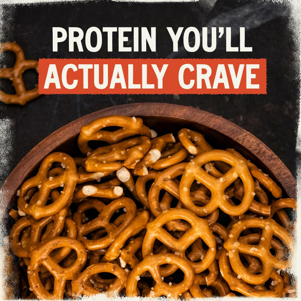 Kindling pretzels en mesa con amigos como opción de snack compartido