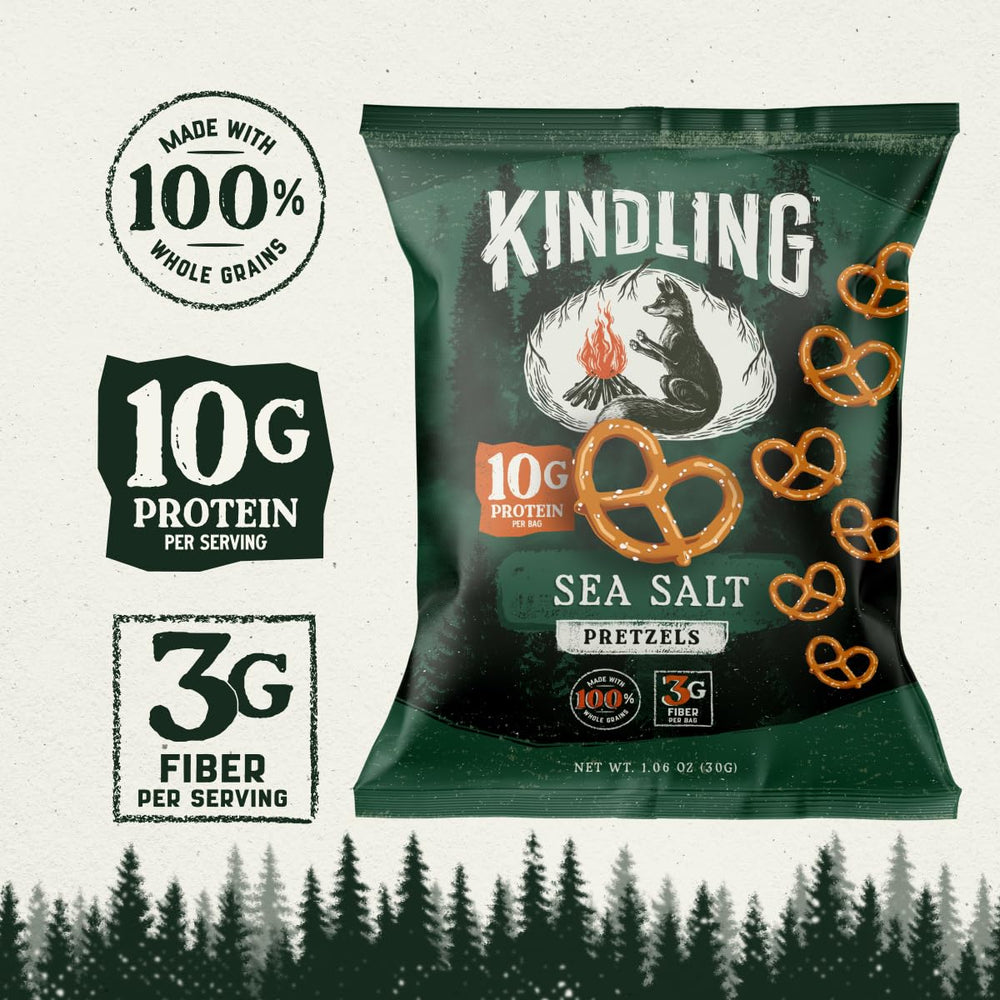 kindling comparación de tamaño frente a una botella para referencia
