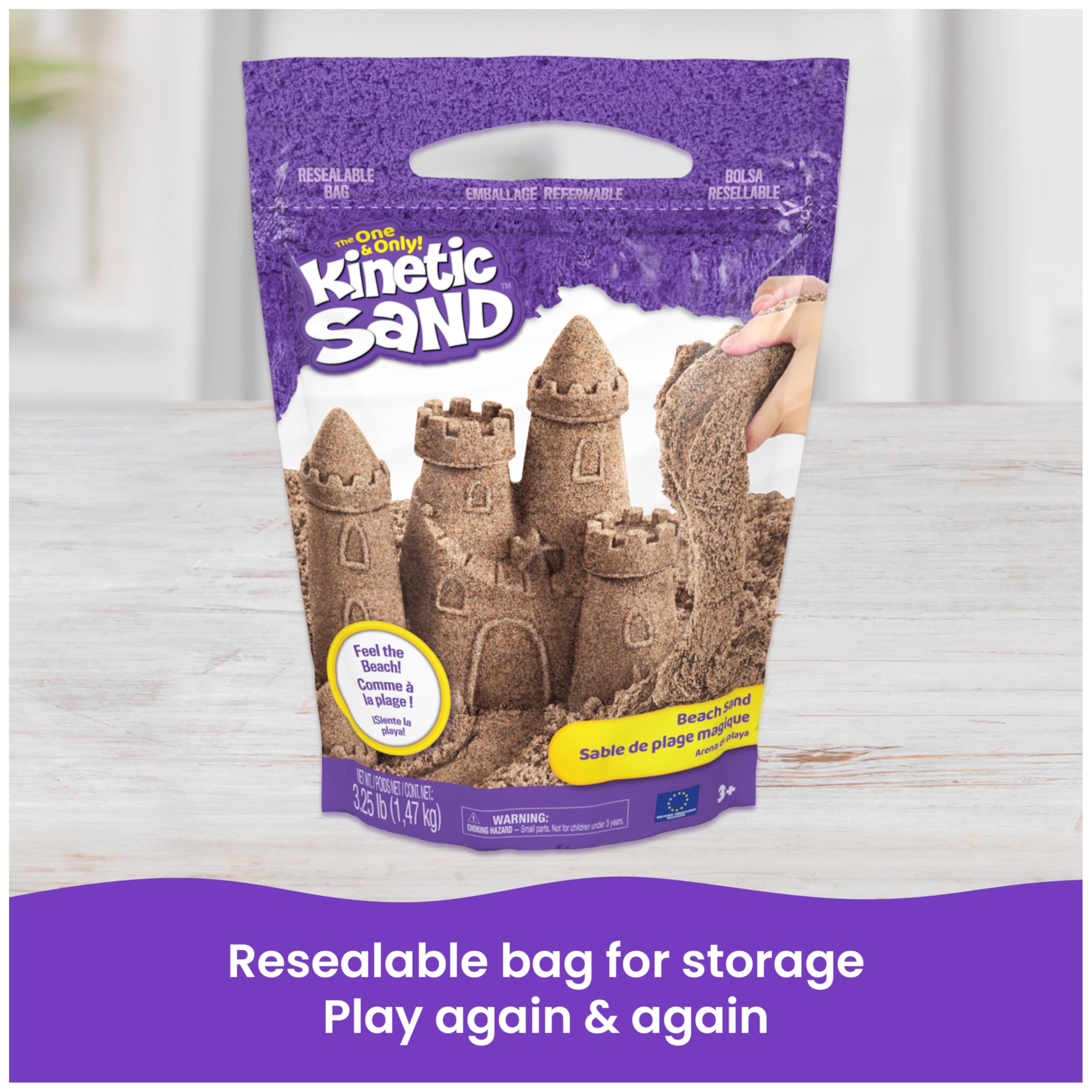 Kinetic Sand familia jugando en mesa para juego colaborativo y educativo