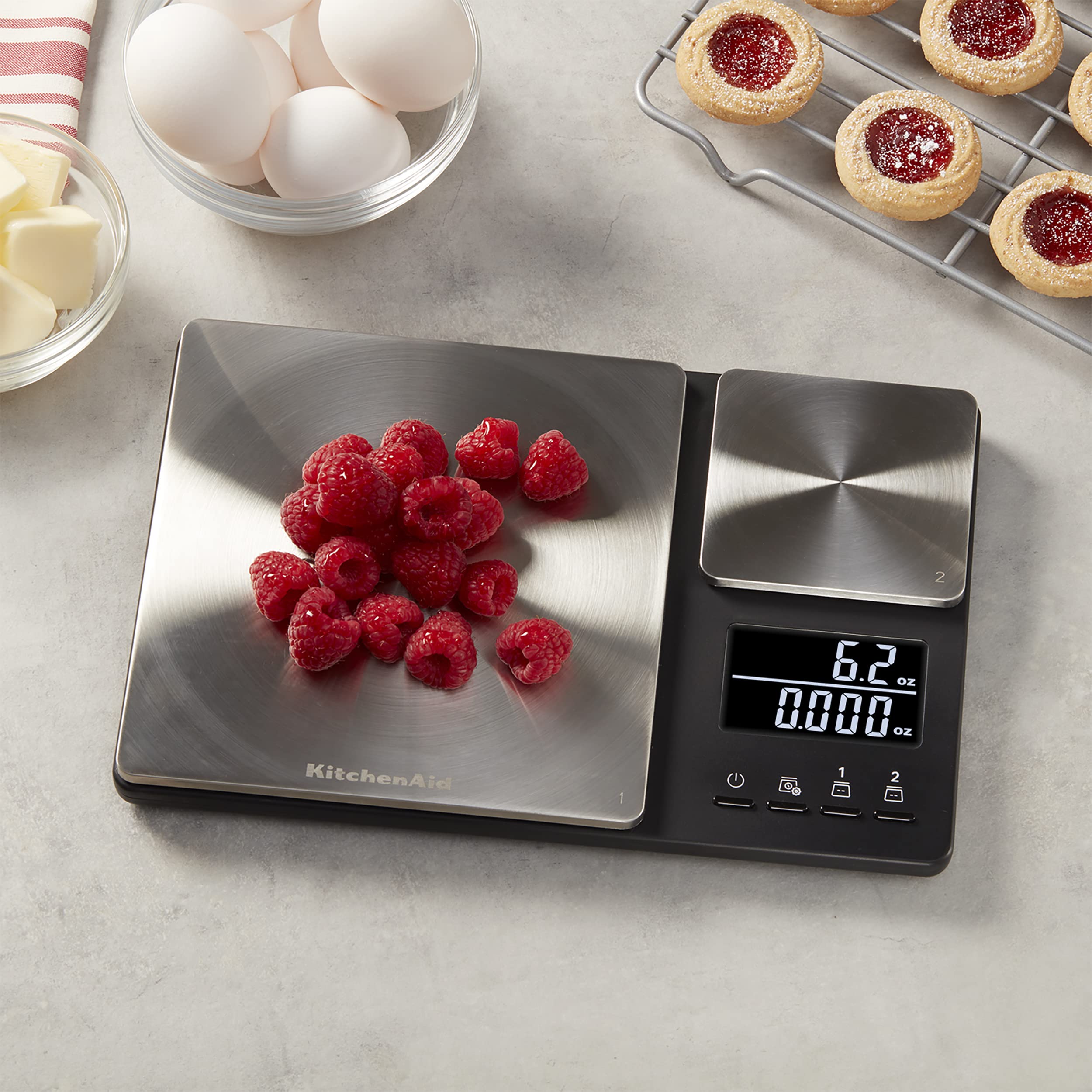 KitchenAid comparación de tamaño con mano, perfil compacto y almacenamiento fácil