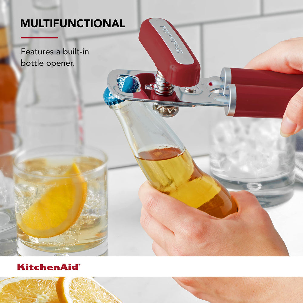 KitchenAid en uso abriendo una lata con poco esfuerzo y buen control