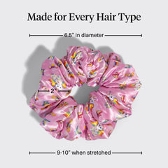 Kitsch Lisa Frank scrunchie en coleta mostrando su fijación cómoda