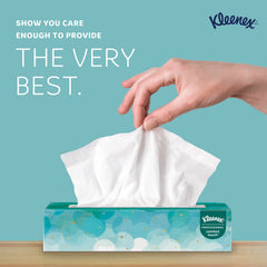 Kleenex cajas apiladas para comparar escala y volumen en almacenamiento