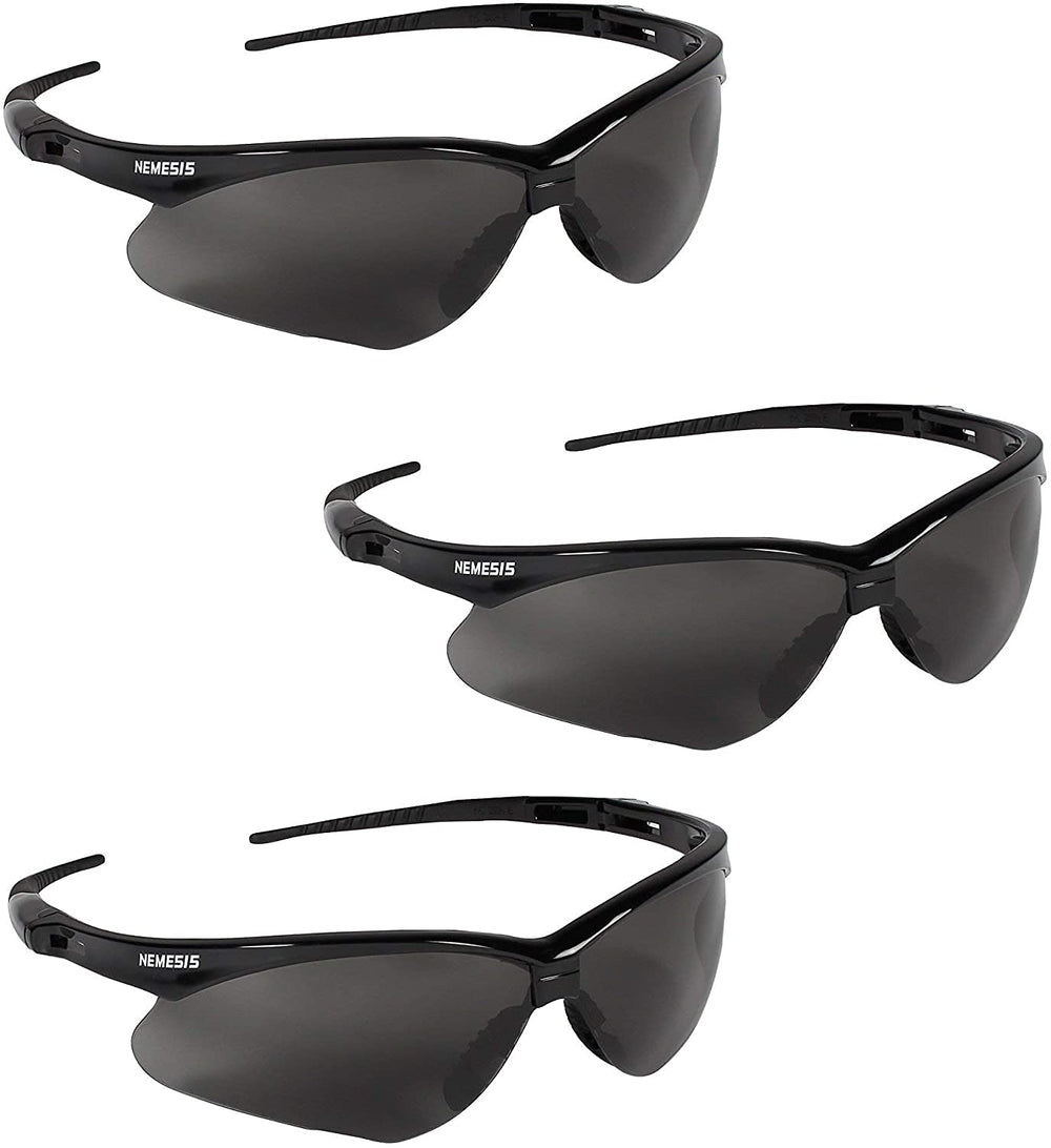 KLEENGUARD Nemesis vista frontal del pack de 3 mostrando diseño deportivo y protección