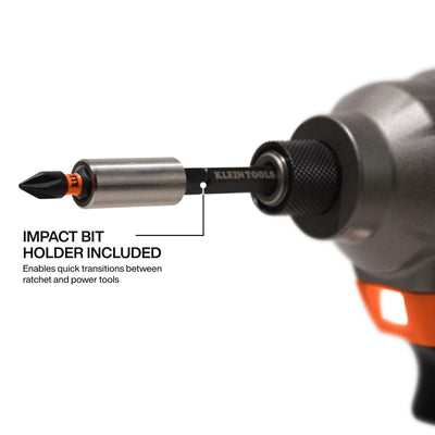 Klein Tools escala del set en mano mostrando tamaño portátil