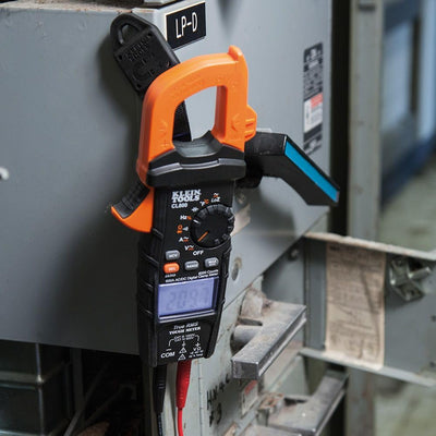 Klein Tools clip unido a la funda de goma para almacenamiento ordenado