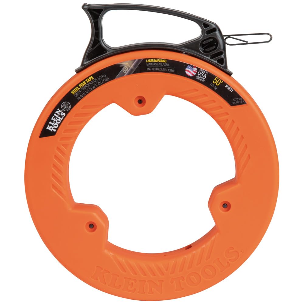 Klein Tools herramienta en uso pasando cables por conduit para instalaciones