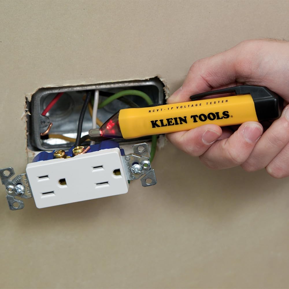 Klein Tools comparación de tamaño con herramienta común que facilita transporte y almacenamiento