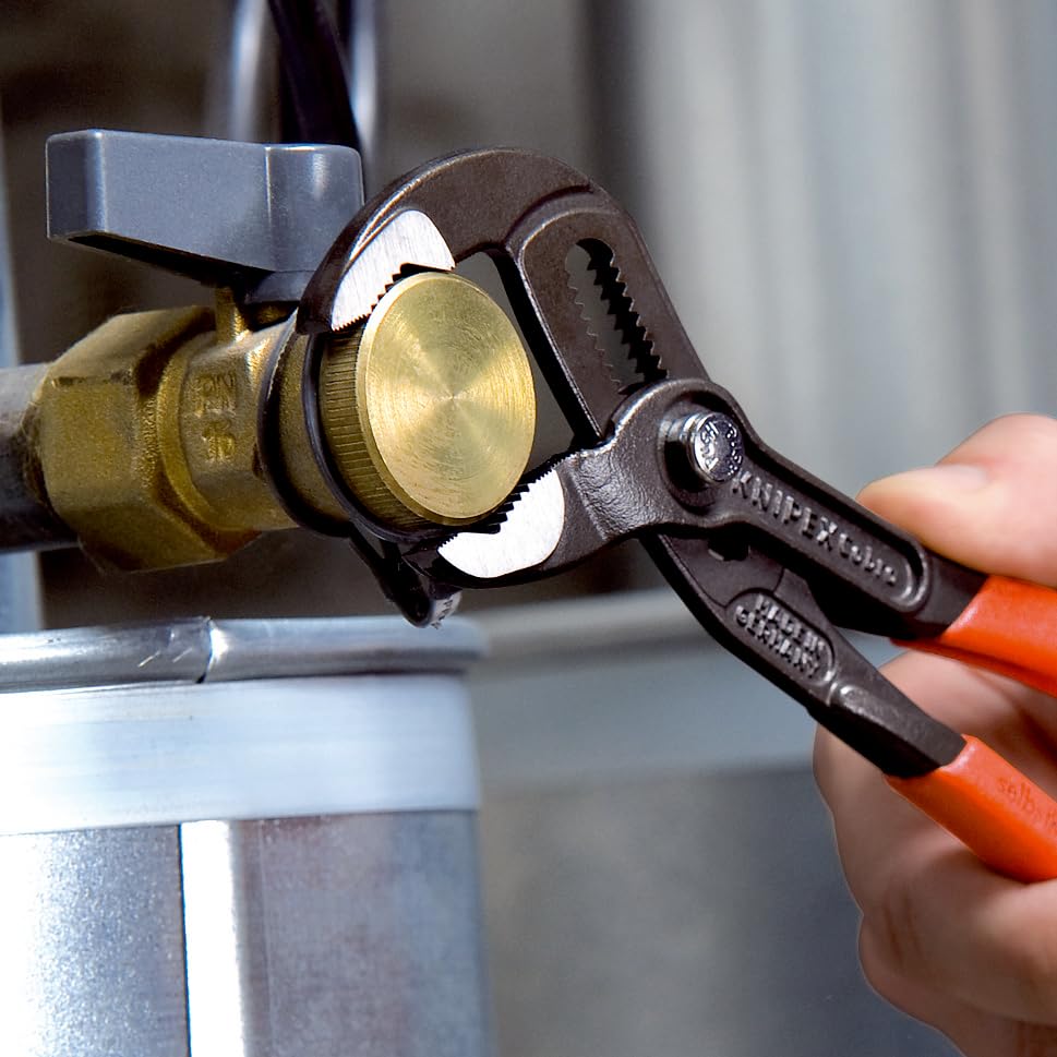 KNIPEX Cobra primer plano de mordaza mostrando dientes para mayor agarre