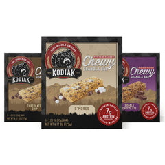Kodiak Cakes primer plano de la textura masticable de la barra, revela granos enteros y chispas