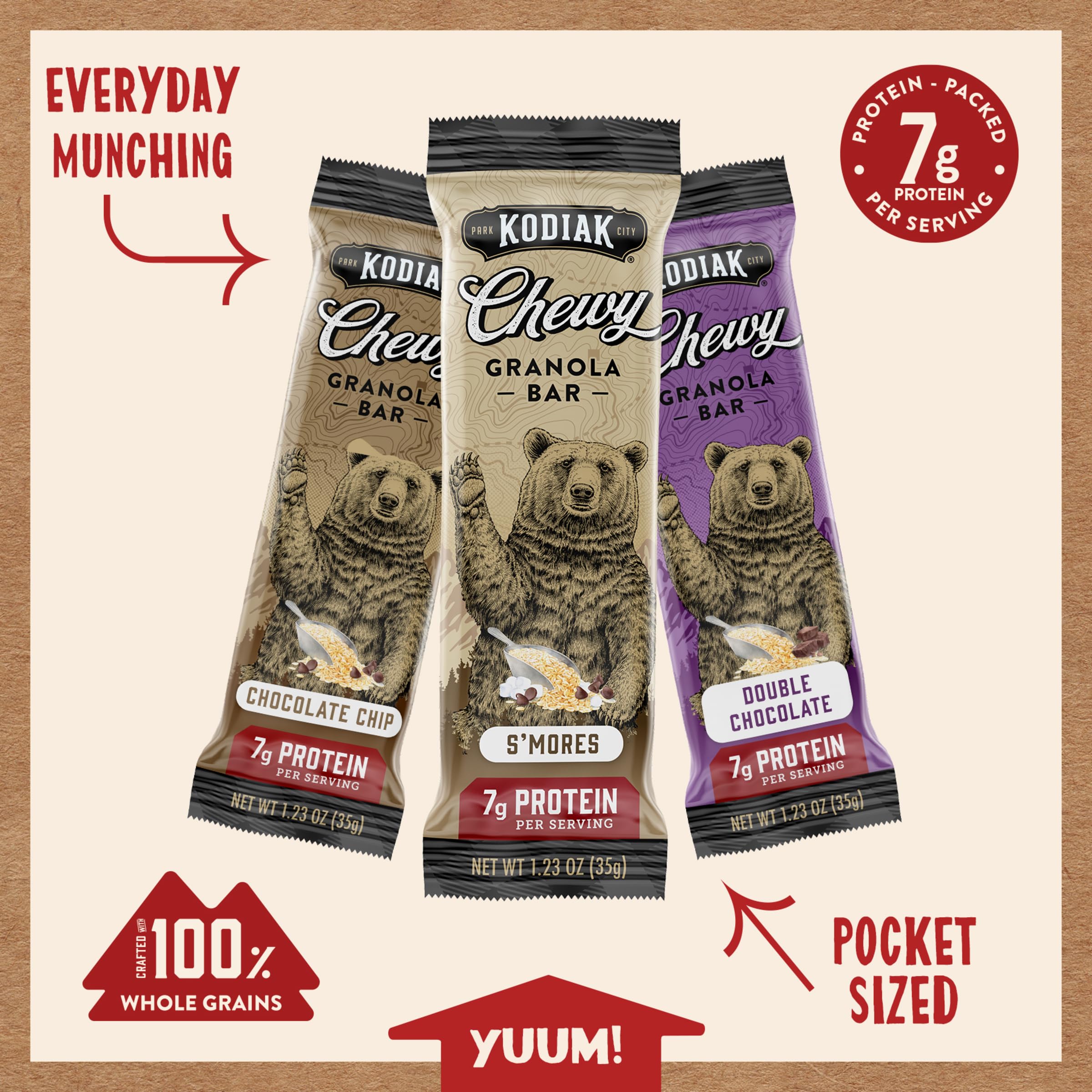 Kodiak Cakes barra sabor S'mores en mano, práctica para snack en excursiones y rutas