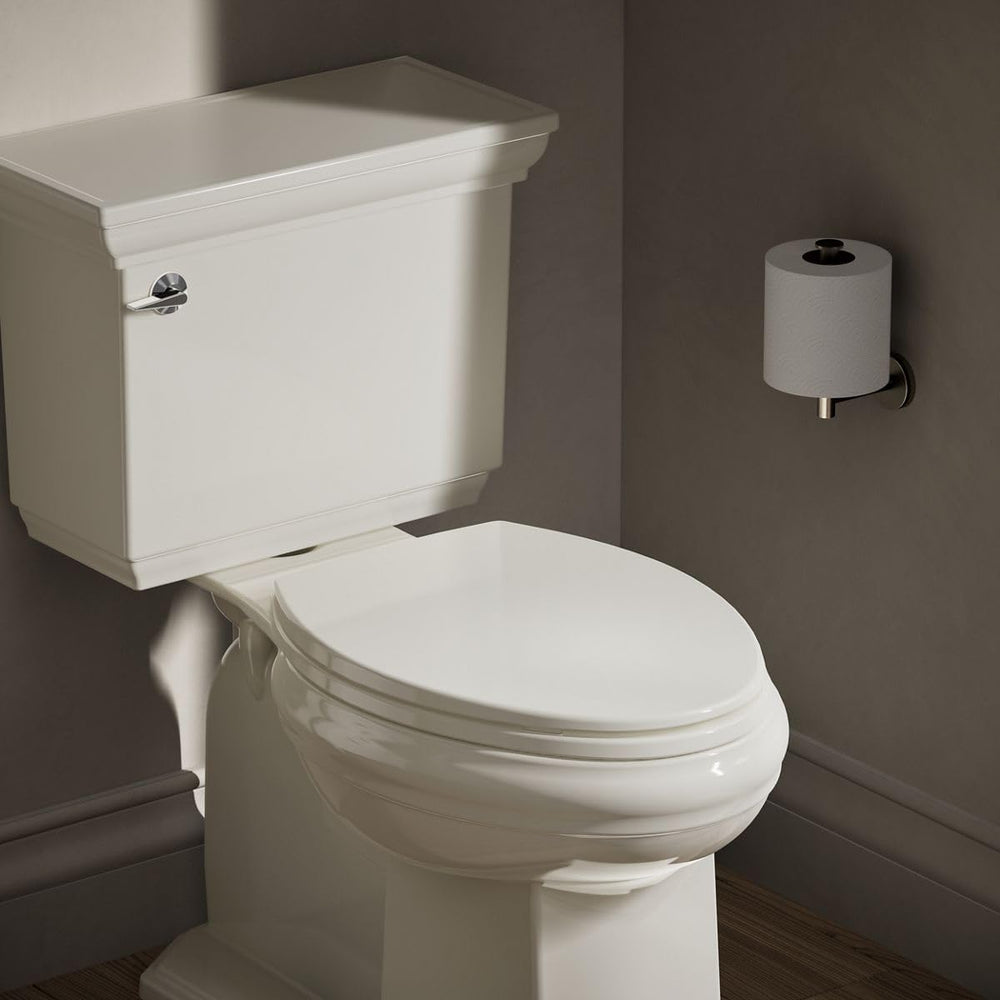 KOHLER Brevia detalle de bisagra color-matching que facilita la estética