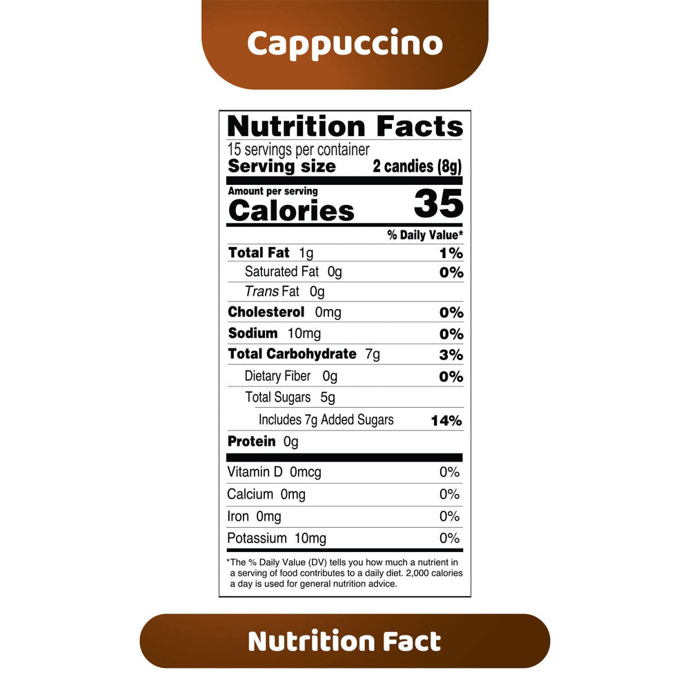 Kopiko caramelo en mano para comparar tamaño y portabilidad