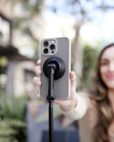 KraftGeek JustTap used by influencer for vlogging and improved framing versatility