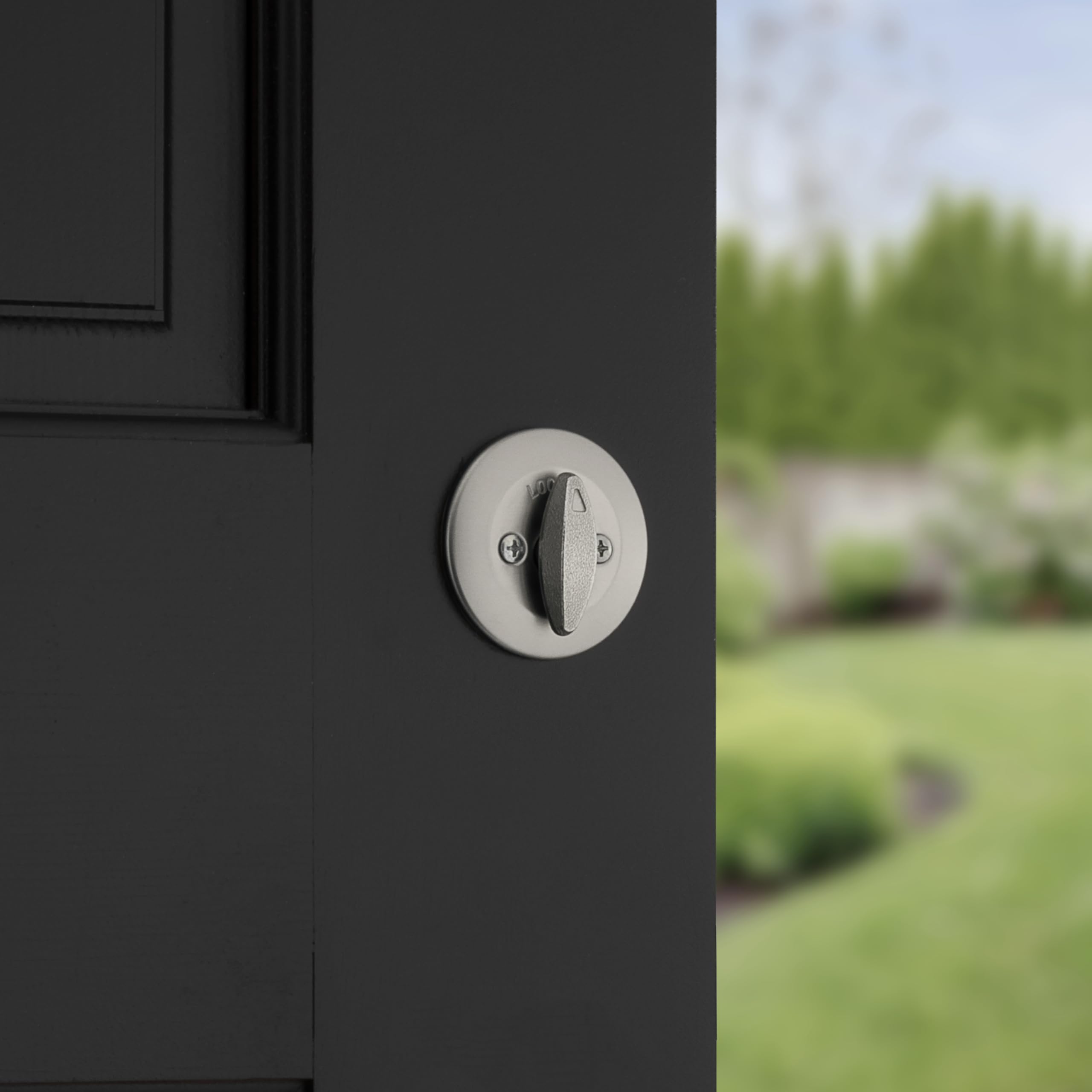 Kwikset acabado satin nickel close-up, resistente al desgaste
