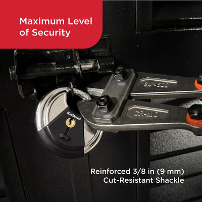 Kwikset candado instalado en puerta enrollable para almacenamiento seguro