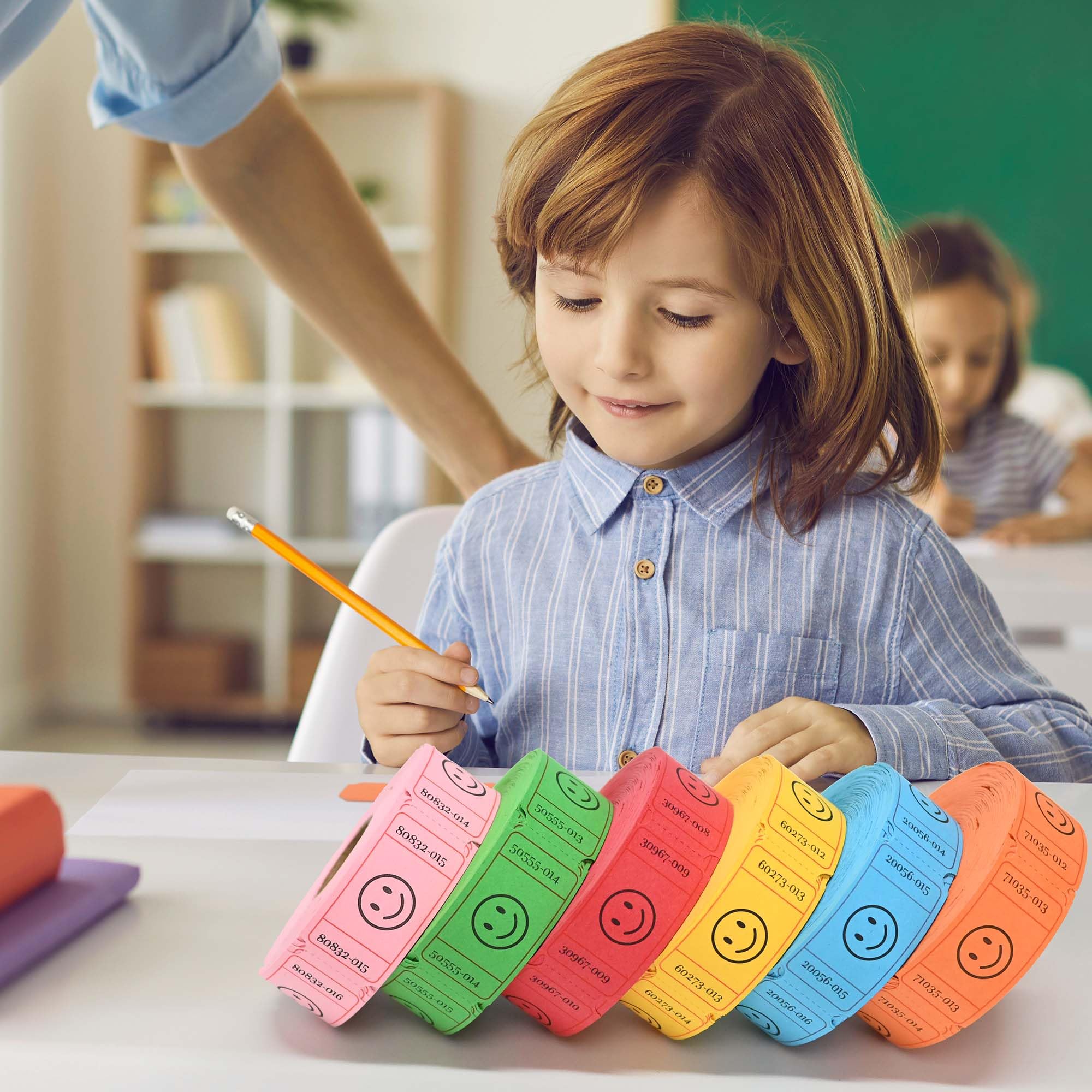 L LIKED etiqueta del rollo con colores para organización rápida