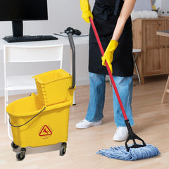 L Luke Supply mopa en uso sobre suelo comercial, limpieza eficiente