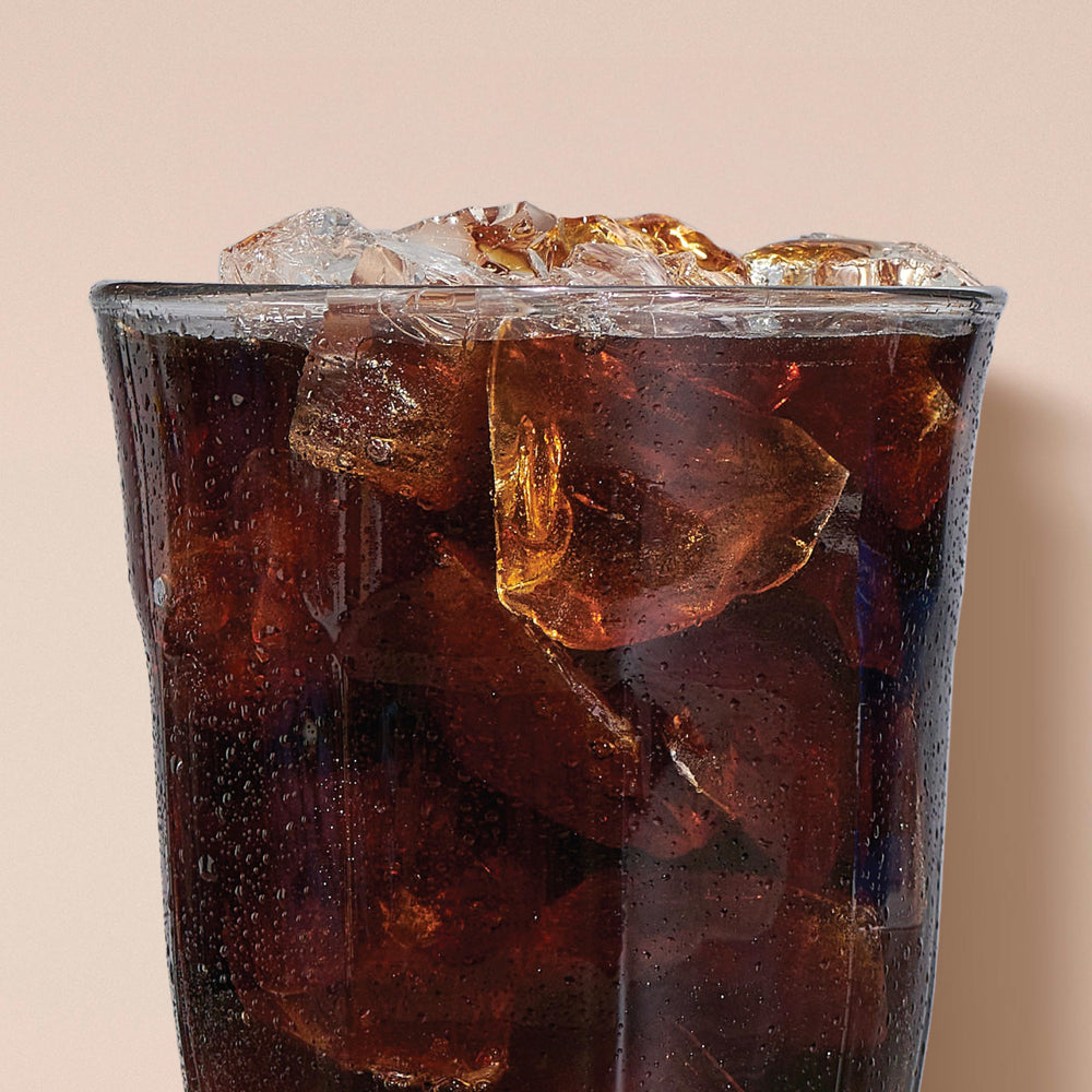 La Colombe servido en vaso con hielo refresca rápidamente