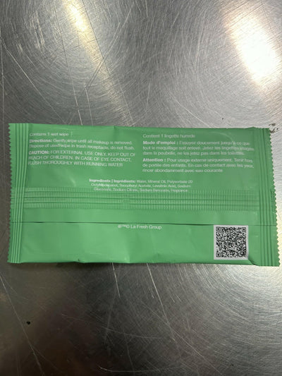 Uso de toallita La Fresh en rostro para retirar maquillaje resistente
