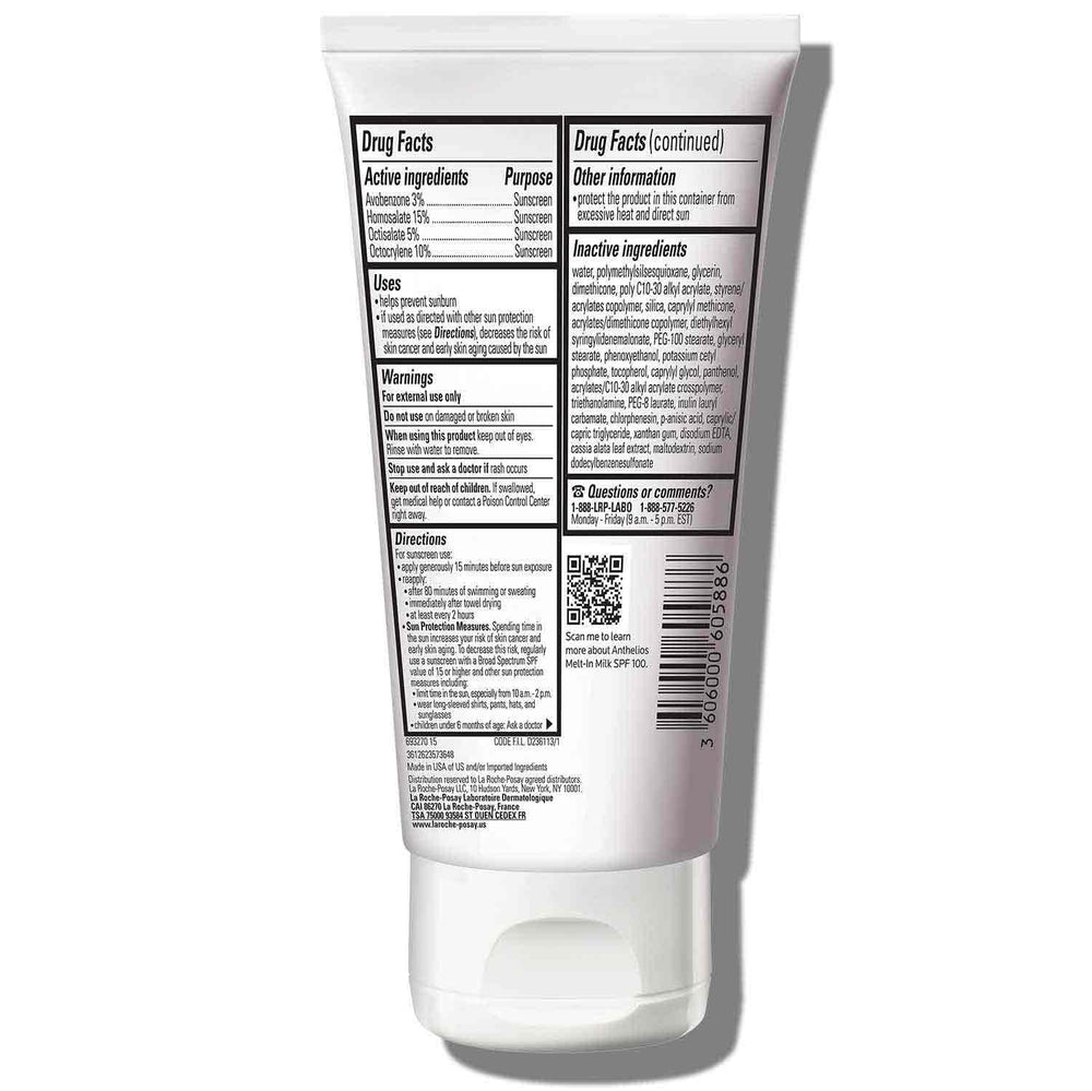 La Roche-Posay en bolso de playa junto a gafas y toalla, protección resistente al agua