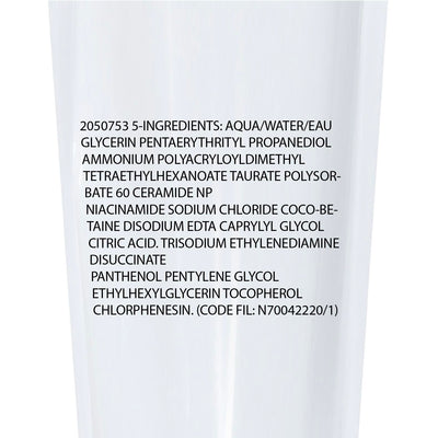 La Roche-Posay producto en baño moderno para rutina diaria