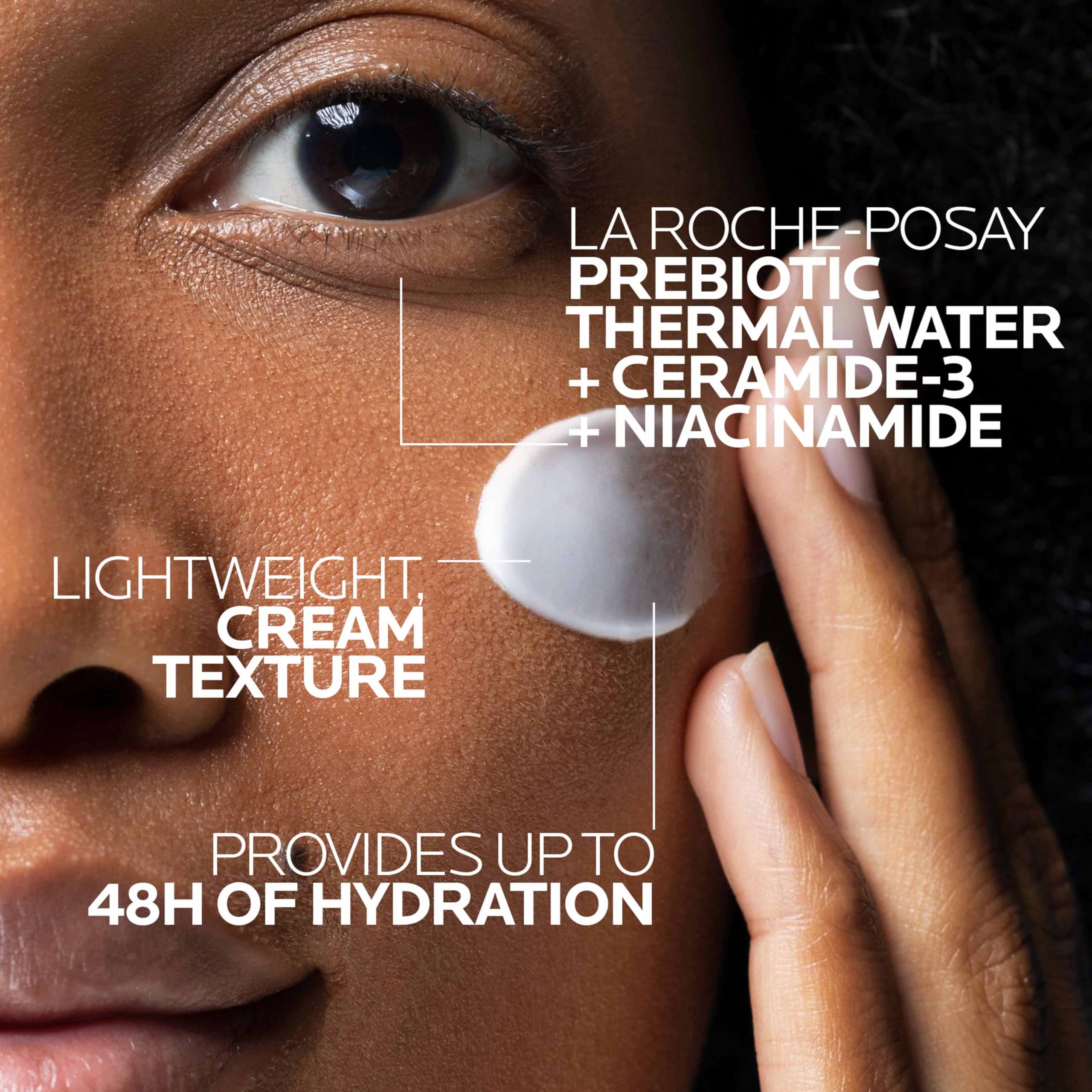 La Roche-Posay textura cremosa en mano mostrando rápida absorción