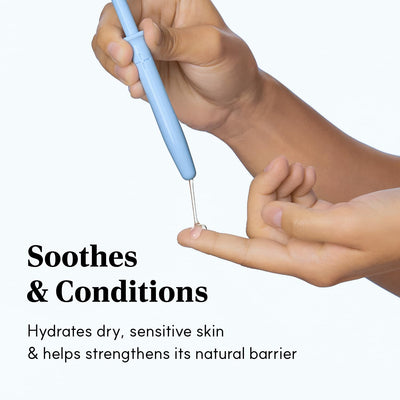 LACTOMEDI applicator in hand to show true scale and effortless single-dose use