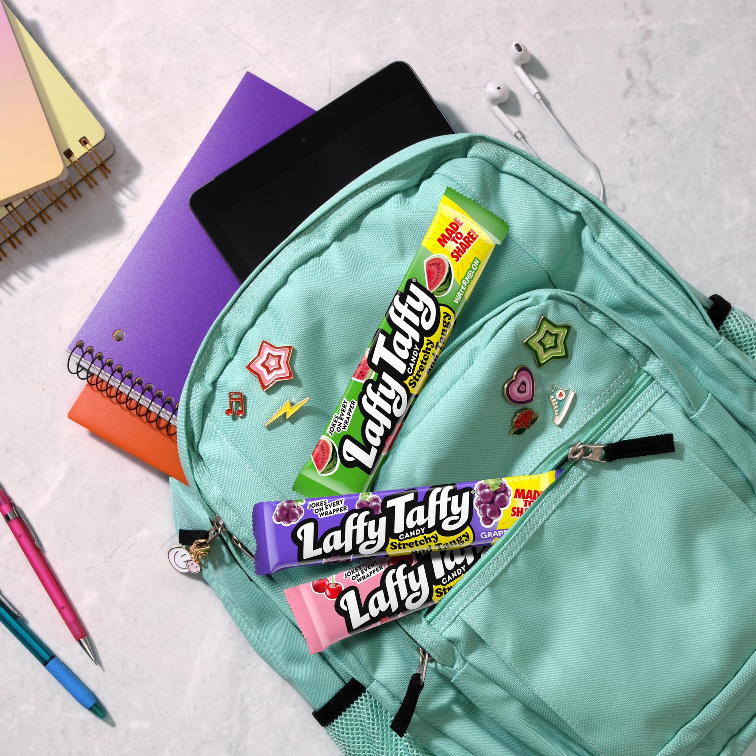 Laffy Taffy caja abierta mostrando las barritas envueltas en su interior