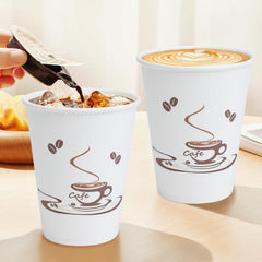 Lamosi vaso en mano con café demostrando resistencia y comodidad