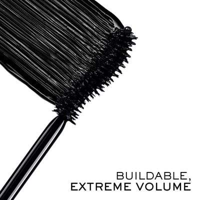 Lancôme close-up of wand tip highlighting S-shaped brush for full coverage
