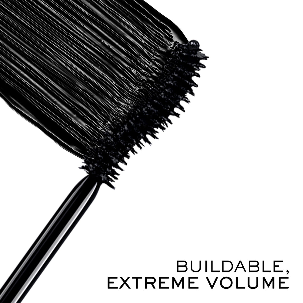 Lancôme close-up of wand tip highlighting S-shaped brush for full coverage