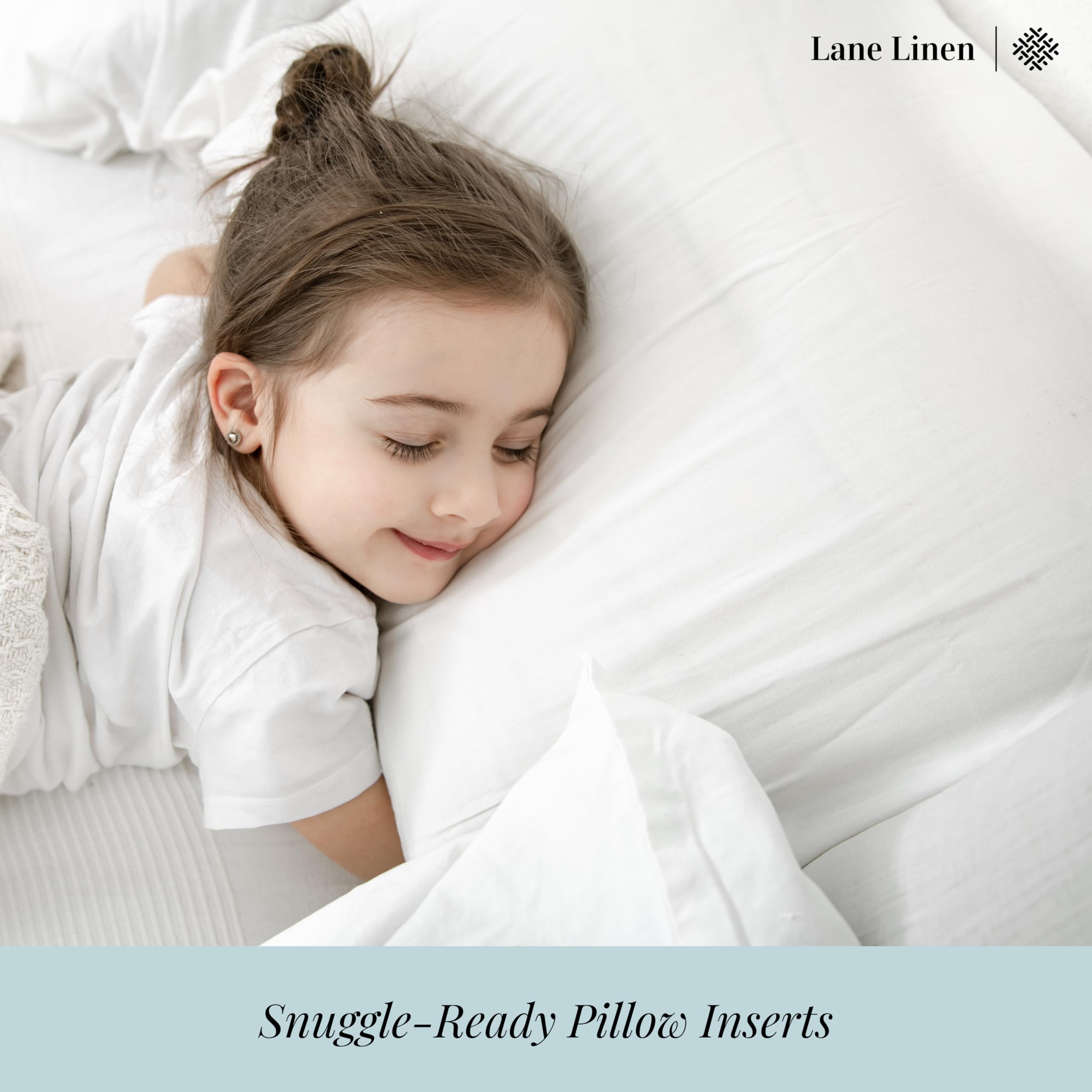 LANE LINEN escena de dormitorio con almohadas sobre la cama transmitiendo estilo y funcionalidad