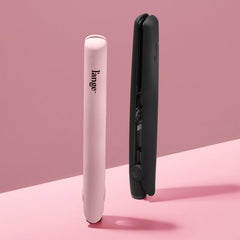 L'ANGE HAIR en mano demostrando ergonomía soft-touch y control cómodo