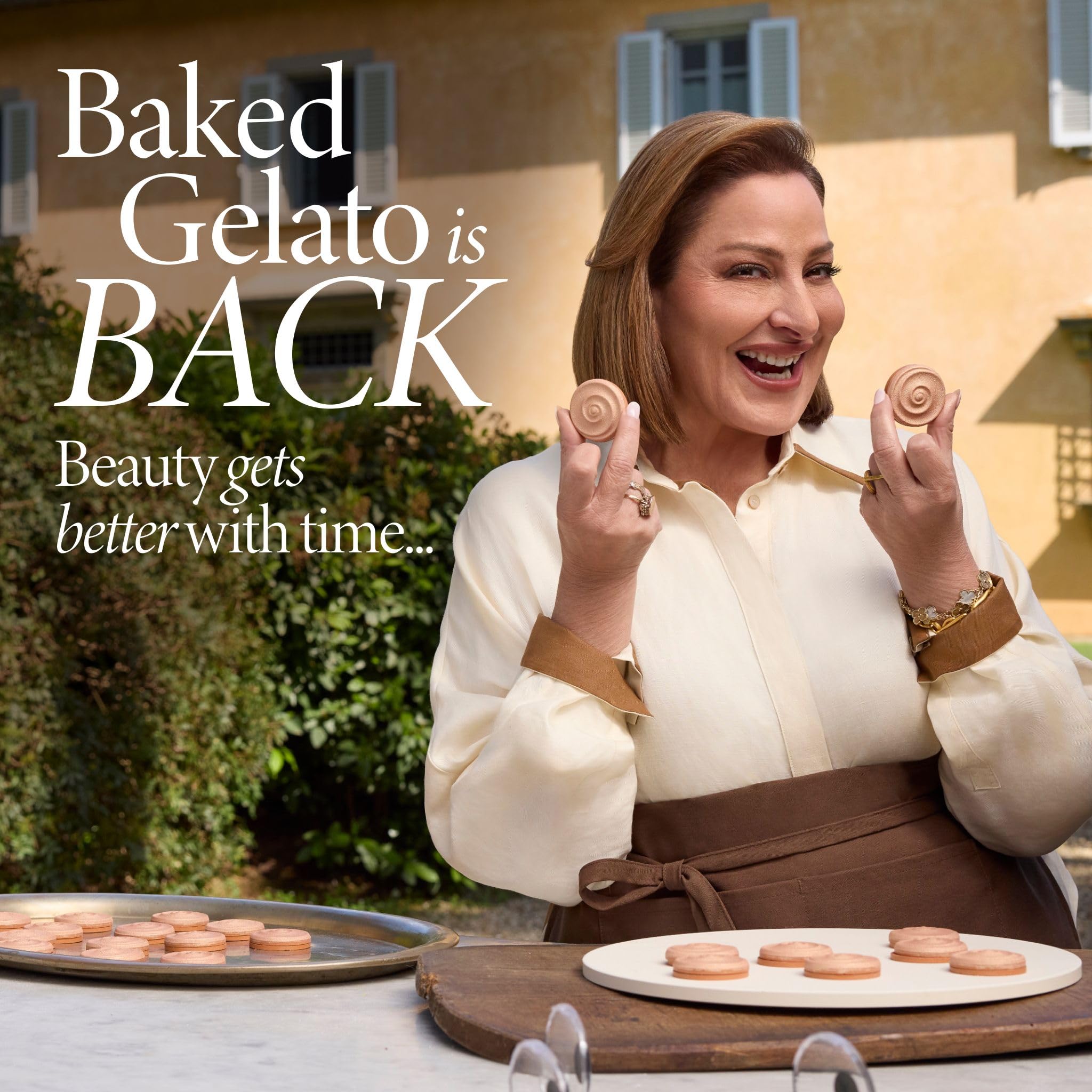 LAURA GELLER producto aplicado en pómulo realzando rasgos y aportando luz