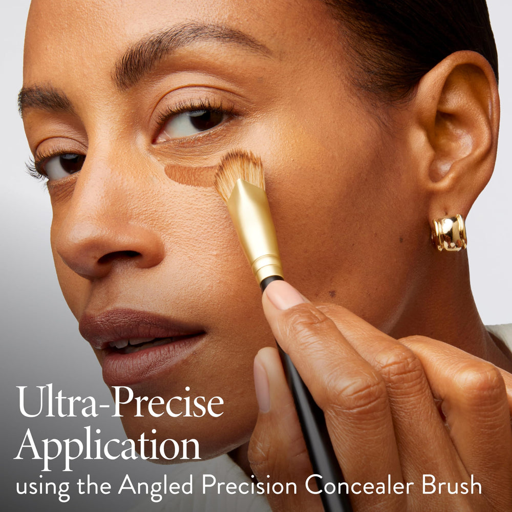 LAURA GELLER corrector dentro de un bolso de maquillaje, práctico para retoques diarios