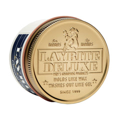 Layrite aplicado en peinado masculino mostrando control y acabado mate