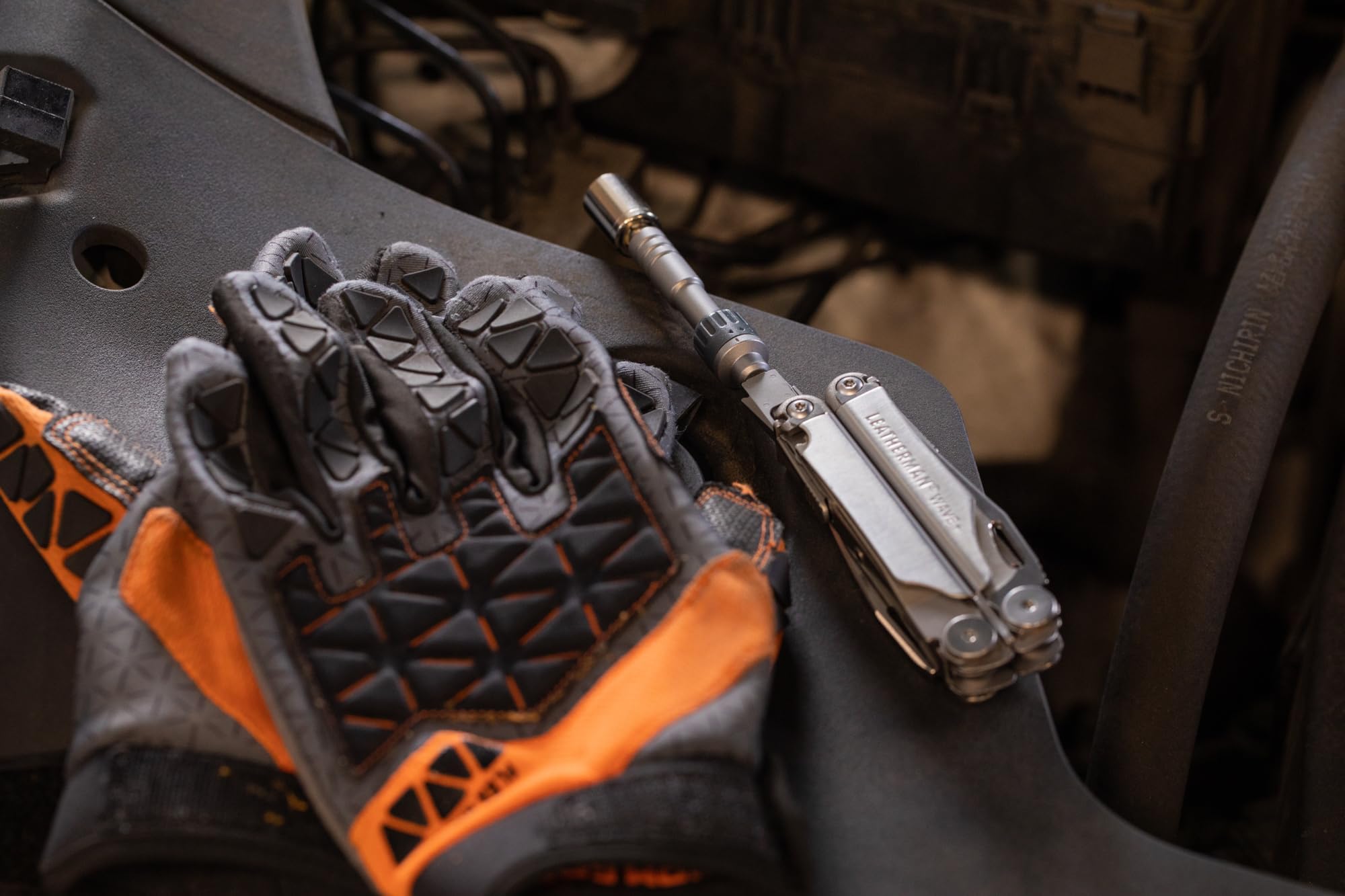Leatherman portapuntas magnético reteniendo punta con seguridad durante uso
