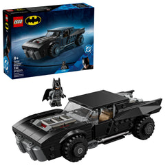 LEGO Batmobile vista frontal con detalles auténticos y atractivo decorativo
