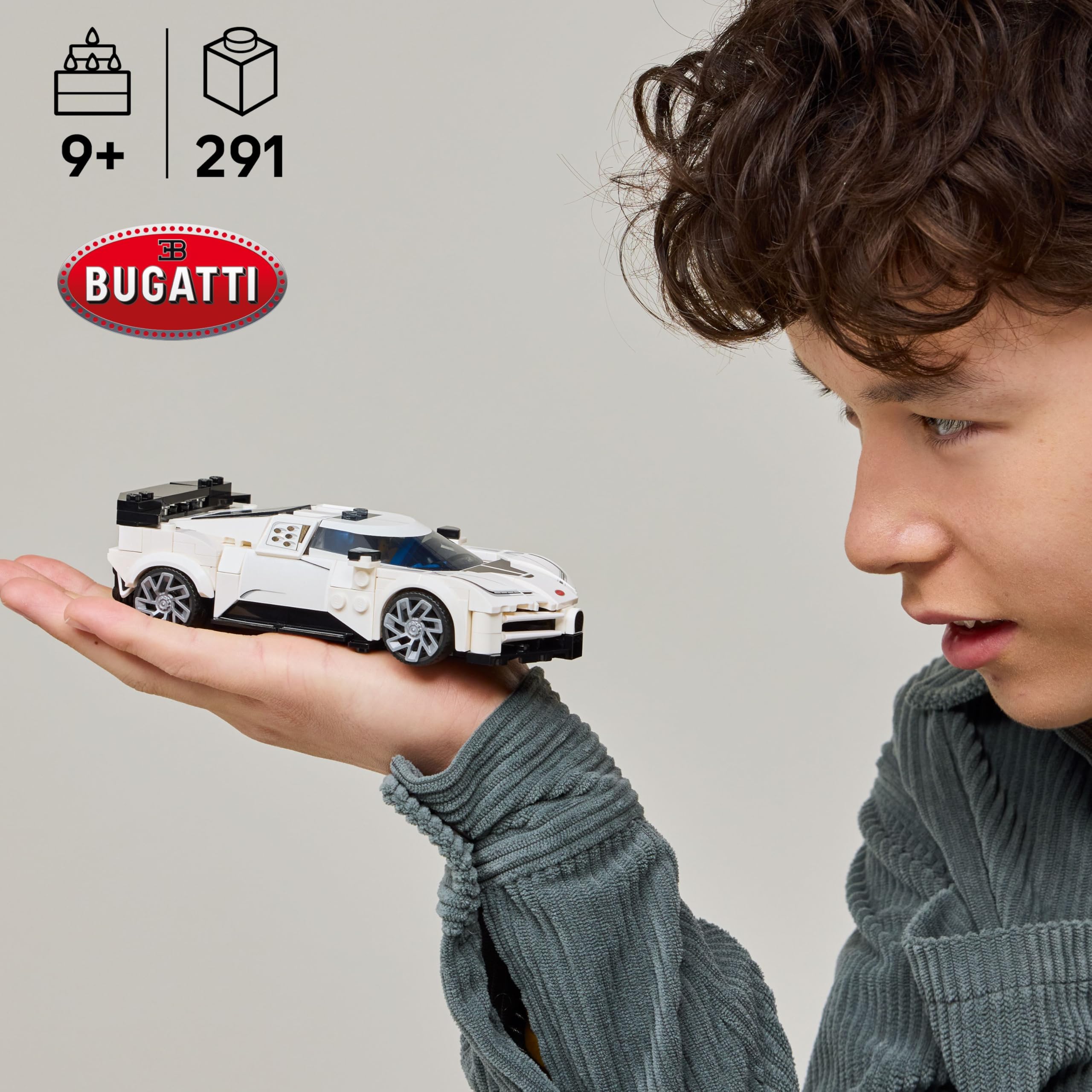 LEGO Bugatti Centodieci detalle de parrilla y tomas, fidelidad estética clara