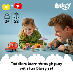 LEGO DUPLO closeup de figuras Bluey y Papá para juego simbólico