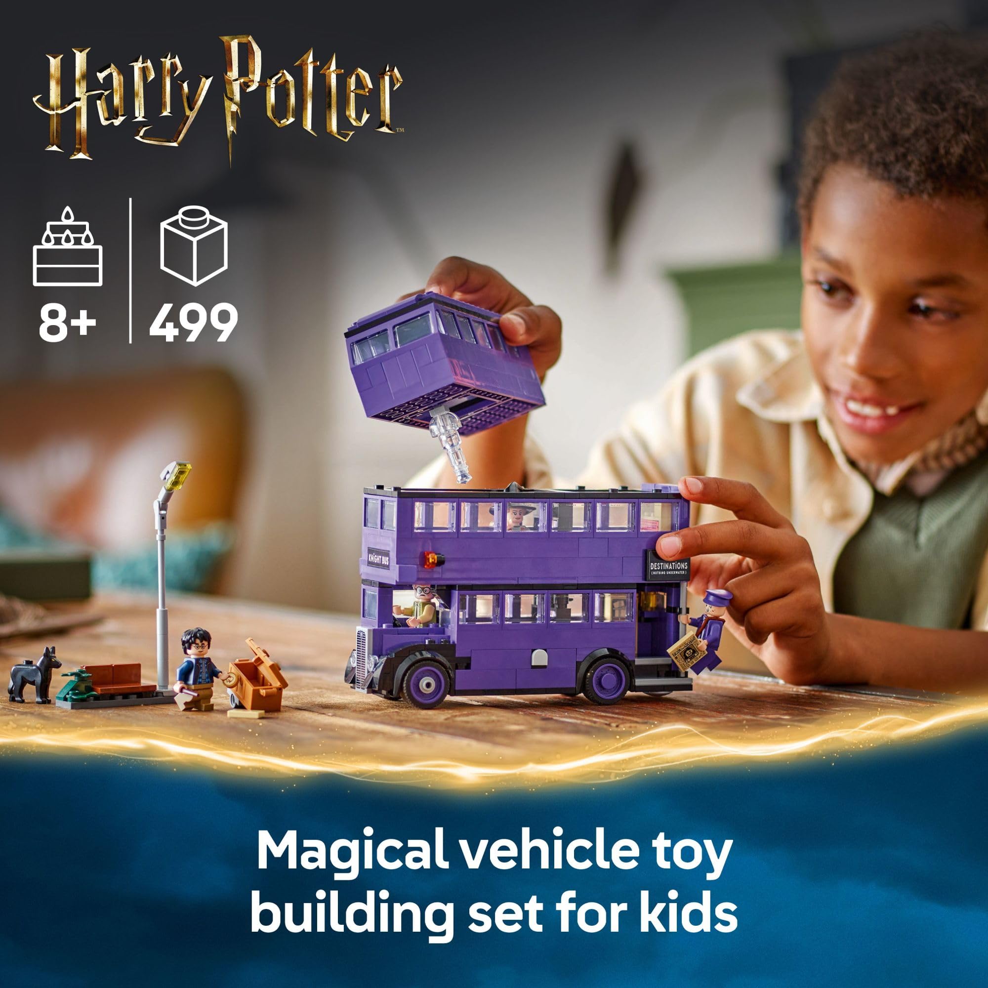 LEGO Knight Bus interior con camas móviles y acceso fácil para jugar
