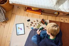 LEGO Minecraft detalle de la palanca y TNT, muestra la función interactiva