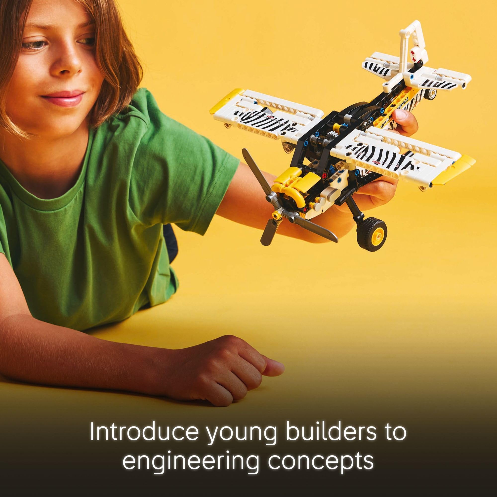 LEGO Technic comparación de escala en manos de niño para tamaño manejable