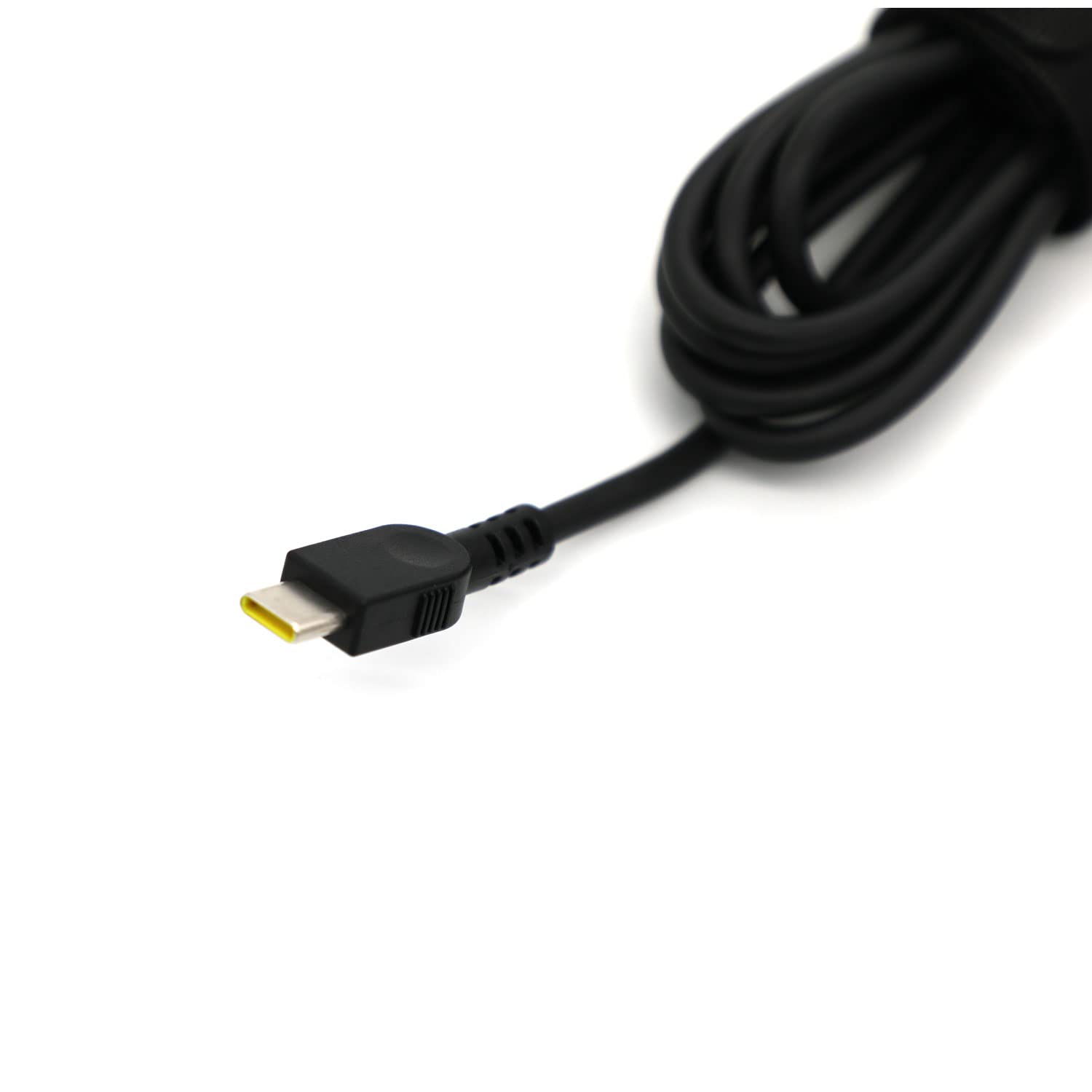 Lenovo cargador junto a bolso de viaje demostrando transporte fácil