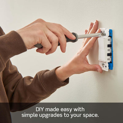 Leviton interruptor junto a una placa para ver escala y compatibilidad Decora