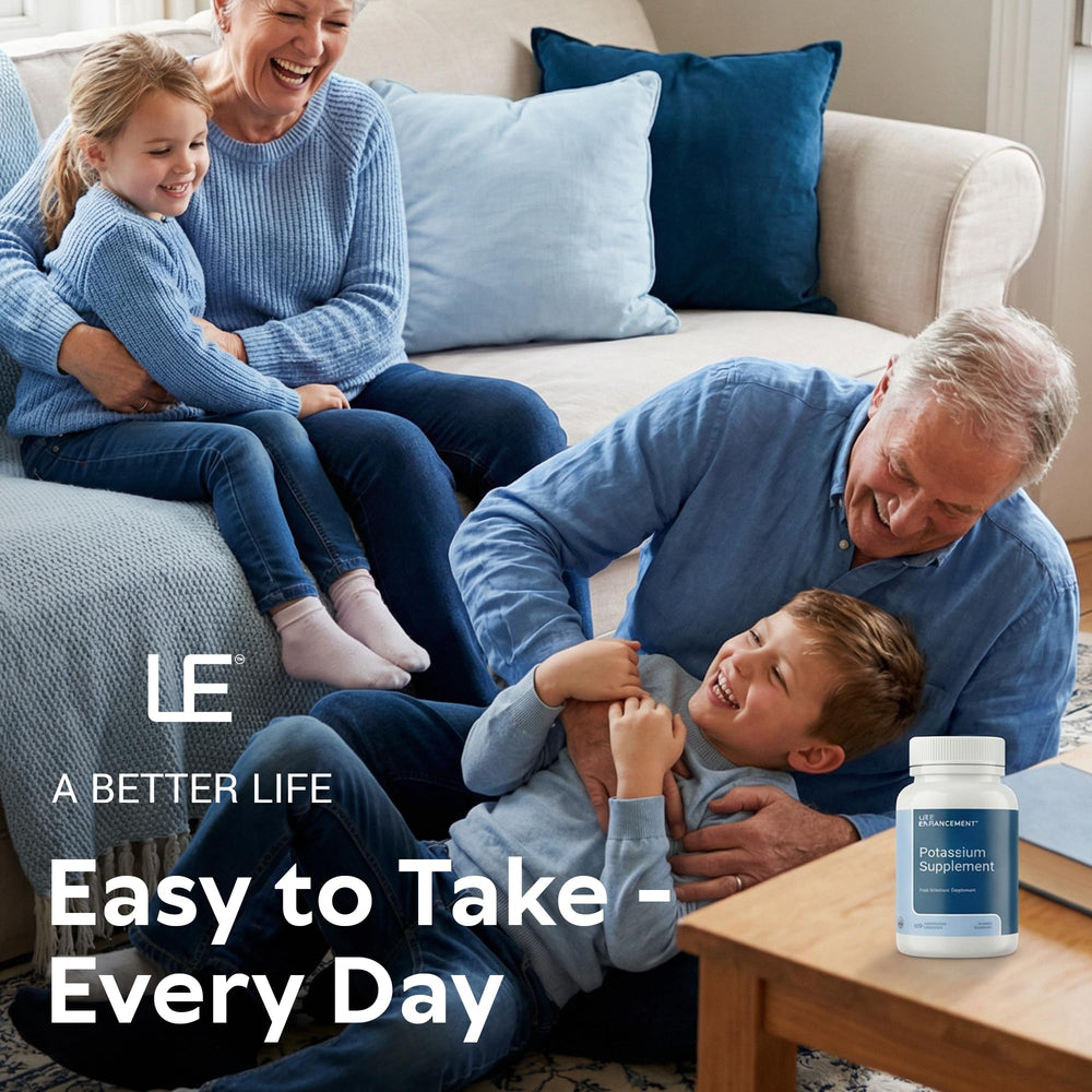 Life Enhancement producto en mesa junto a una fruta y agua, sugerencia de uso diario