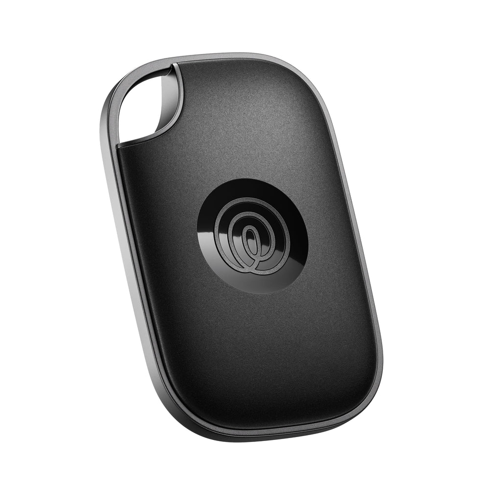 Life360 Tile Pro vista frontal mostrando diseño negro y facilidad de uso